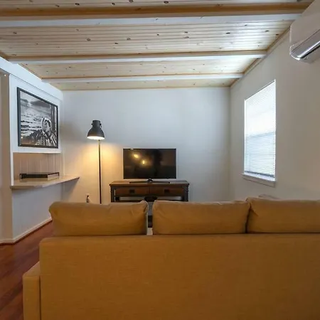 Montrose Retro Gem W/Parking, Coffee And Netflix-2