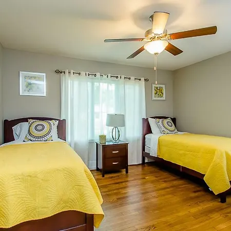 The Blue Door Bungalow - Luxury Home Downtown Houston-3