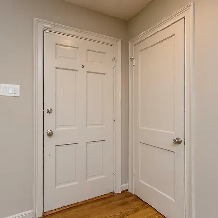 The Blue Door Bungalow - Luxury Home Downtown Houston-2