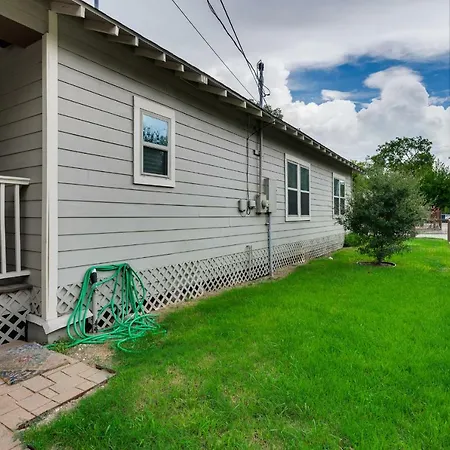 Spacious Heights Home!-3