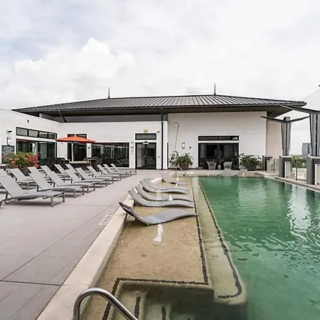 Central Flat + Pool + Gym-2