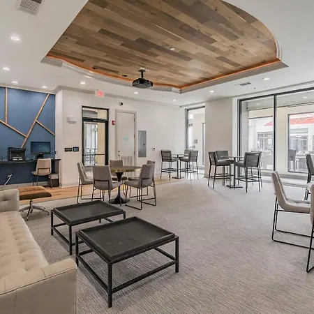 Central Suite + Pool + Gym-3