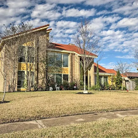 Quiet Rental W/ Balcony: 14 Mi To Downtown Houston-3