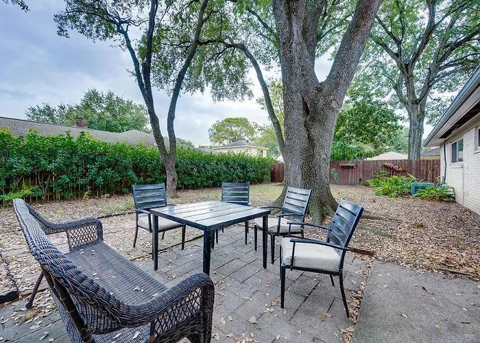 Adorable Home In Energy Corridor, Houston