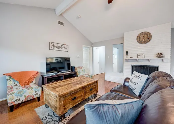 Adorable Home In Energy Corridor, Houston