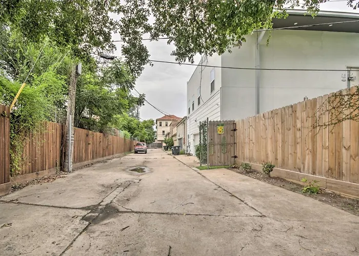 Luxe, Modern Houston Apt - 1 Mile To The Galleria!