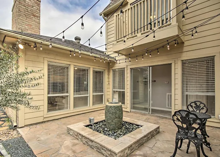 Quiet West Houston Home With Patio, Walk To Shops!