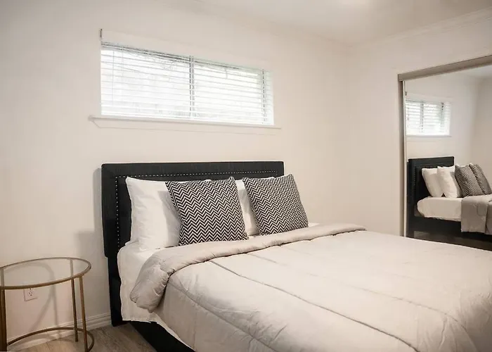 Modern Luxury Amazing Wifi Midtown 2 Br