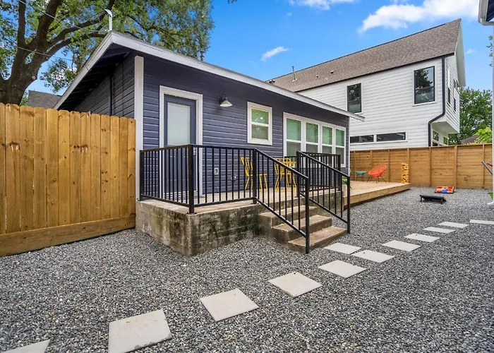 The Yellow Brick Road House At East Downtown