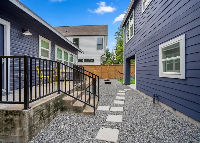 The Yellow Brick Road House At East Downtown