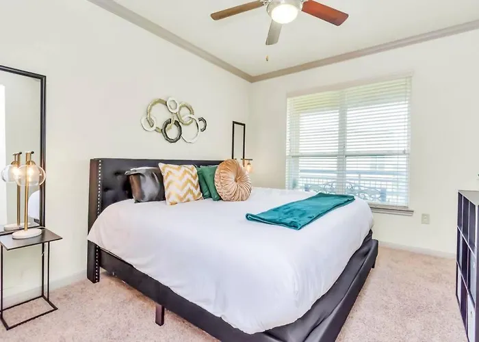 Your Emerald Luxury Escape-King Suite/Med/Nrg/Dtwn