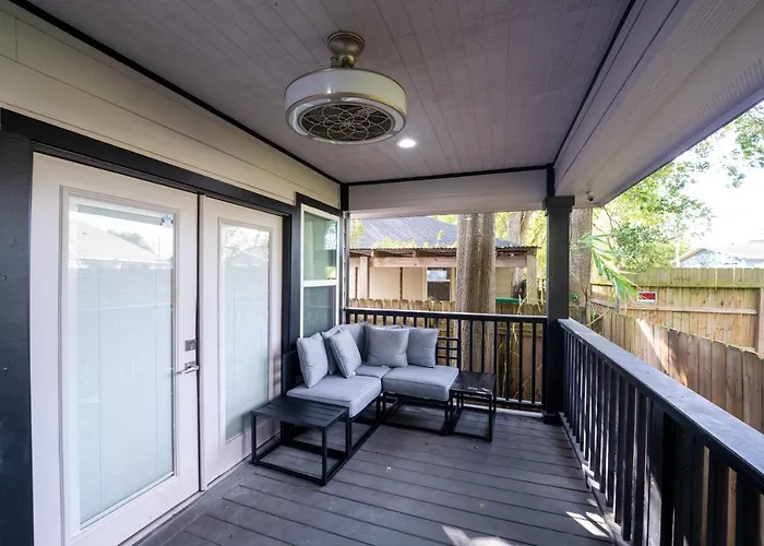 Cheerful 4Bdrm Home Near Nrg/Med Ctr, Free Parking, Pet Friendly