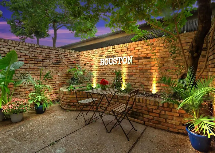 Highly Rated 2 Bedroom Condo With Private Patio & Reserved Parking