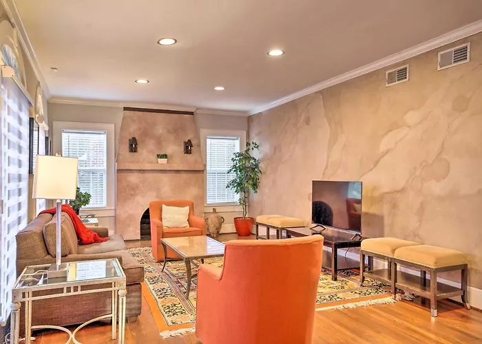 Elite Home With Fire Pit, Grill, Patio And Hot Tub! Houston