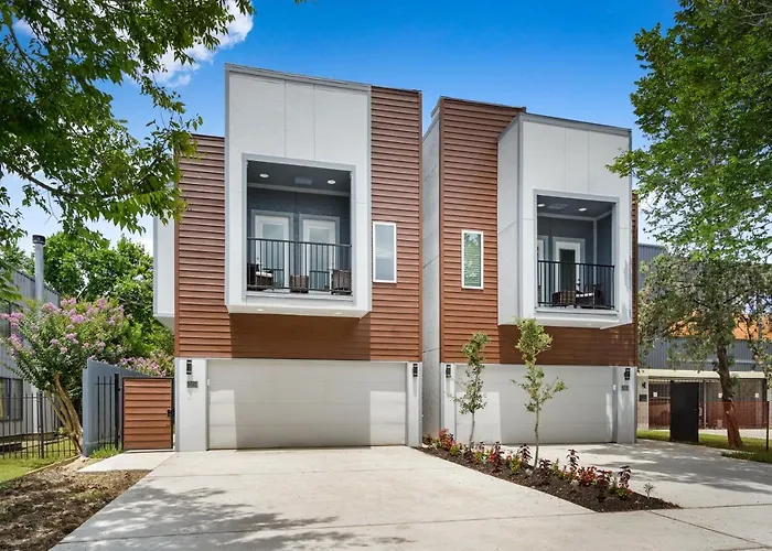 Newly Built! Modern Med Center - 3Br Executive Suite