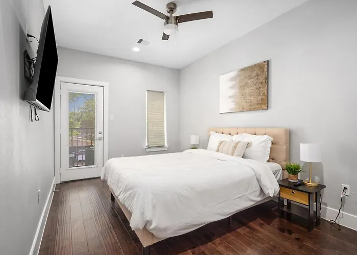 Brand New! 3 Bedroom Twin House - Med Center