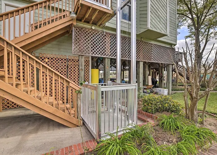 Waterfront San Jacinto River Home With Boat Slip! Houston