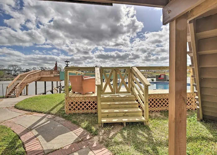 Waterfront San Jacinto River Home With Boat Slip! Houston