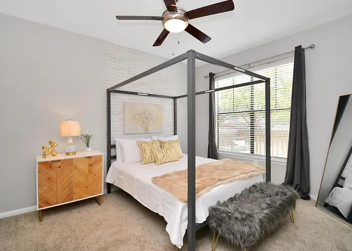 Trendy Boutique Smart Hub Near Nrg Stadium