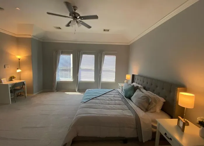 Cheerful 3 Bedroom Townhouse W/Hot Tub In Midtown