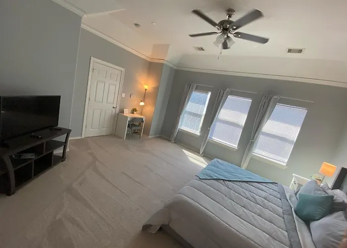Cheerful 3 Bedroom Townhouse W/Hot Tub In Midtown