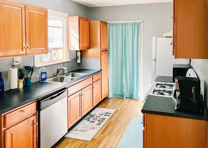 Cozy Downtown 2 Bdrm Home Near Turkey Leg Hut!!!