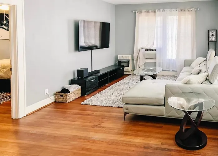 Cozy Downtown 2 Bdrm Home Near Turkey Leg Hut!!!