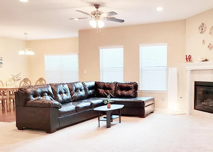Spacious 2-Story Home In Gated Community - Free Parking - Downtown Chinatown