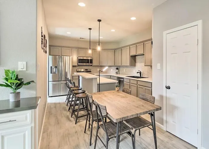 New! Double Story Beautiful Townhouse - Houston