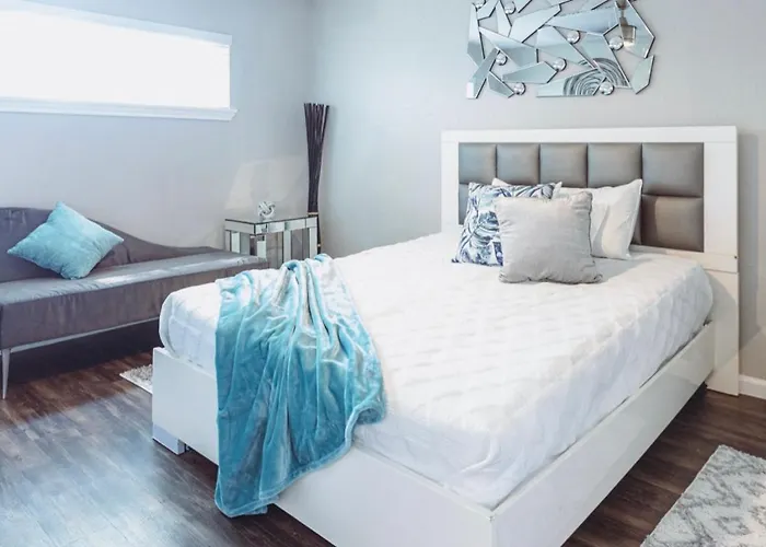 Premium Styled 2 Bedroom Apt In The Heart Of The Heights Houston