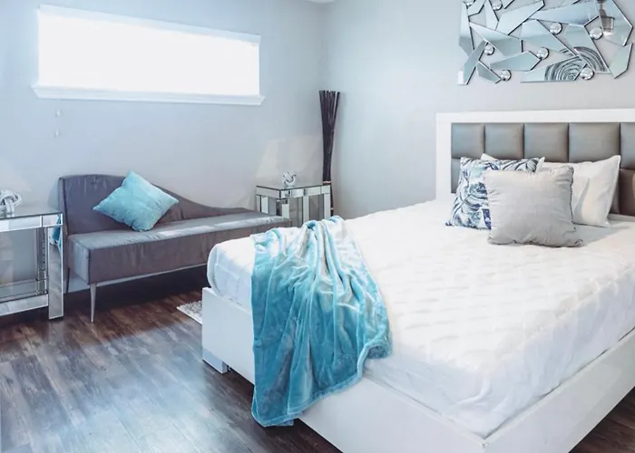 Premium Styled 2 Bedroom Apt In The Heart Of The Heights Houston