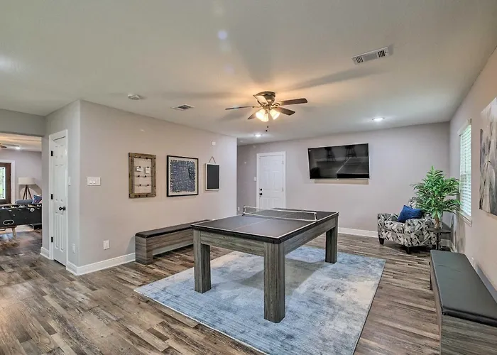 Spacious Houston Family Home With Game Room!