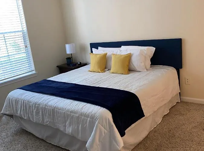 An Amazing 3 Bedroom 2 Full Bath Apartment Unit With Desk And Rental Car Available Houston