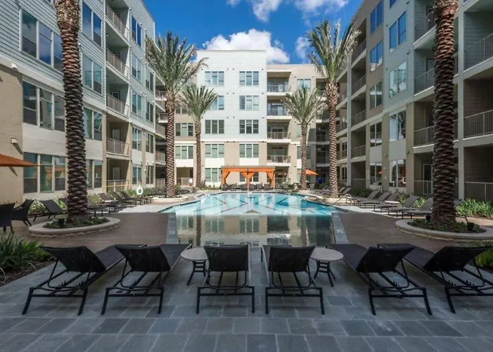 Luxe Spacious 1 Bd Suite Wpool View In Galleria Houston