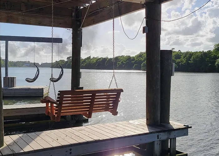 Houston Riverfront Cabin With Private Beach And Dock!