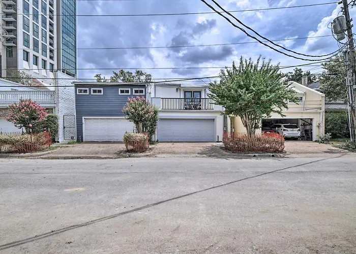 Charming Montrose Townhome With Private Pool!