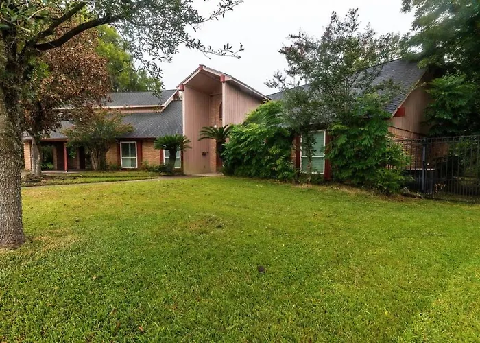 Huge 6 Bedroom With Pool, Spa, 85 Inch Tv, Game Room