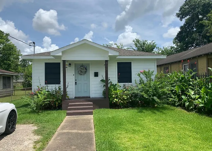 Cozy Independence Heights Bungalow