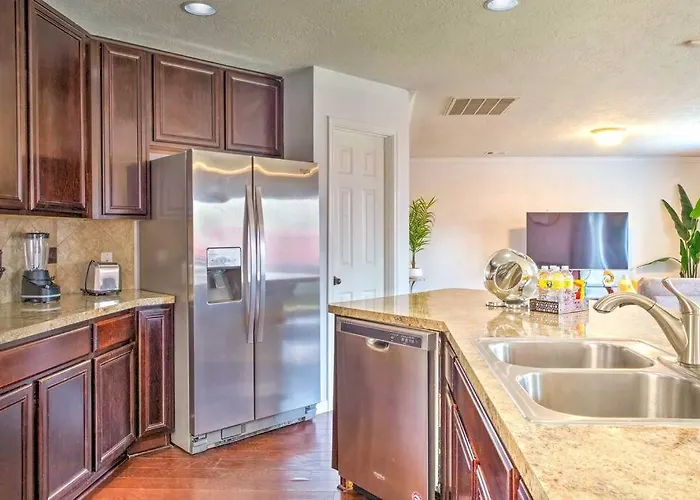 3 Bedroom 2.5 Bath With Home Office