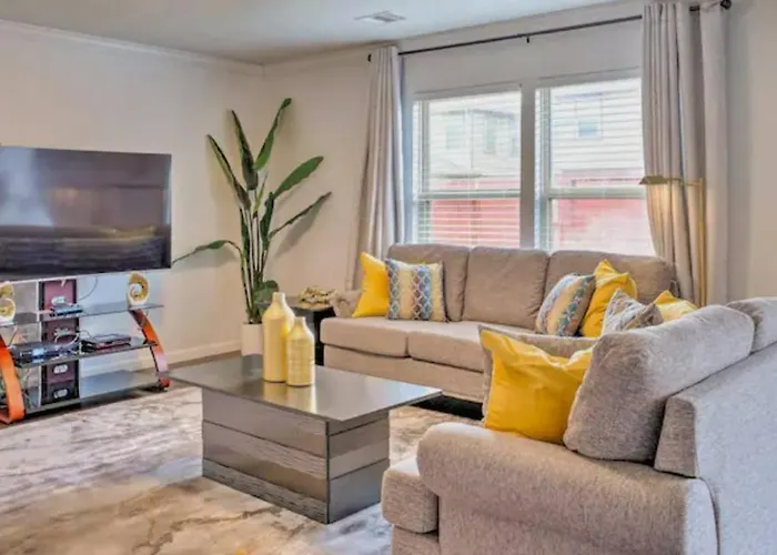 3 Bedroom 2.5 Bath With Home Office