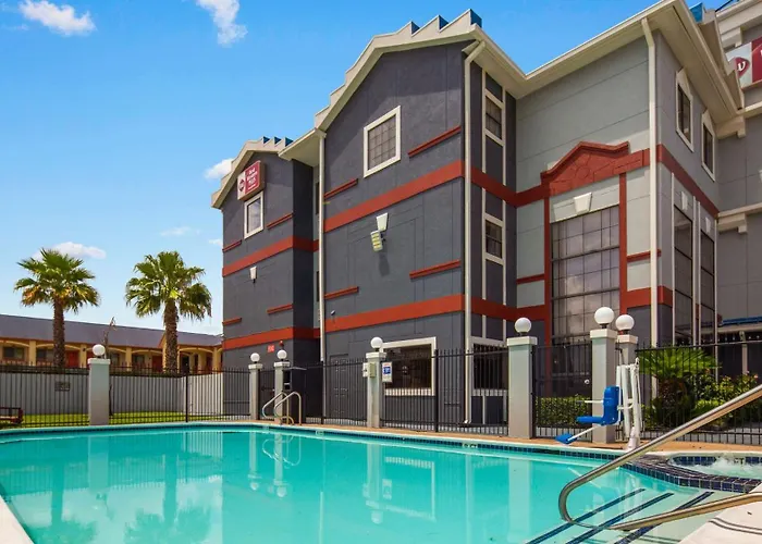 Best Western Plus Northwest Inn & Suites