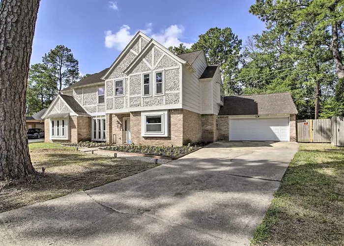 Houston Retreat With Game Room And Private Pool! admite animales