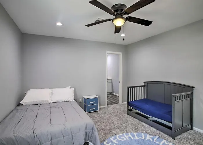 Houston Retreat With Game Room And Private Pool! admite animales