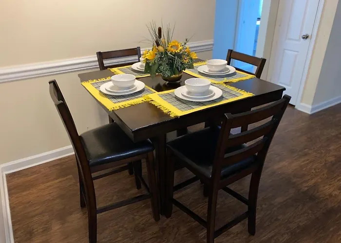An Amazing 3 Bedroom 2 Full Bath Apartment Unit With Desk And Rental Car Available Houston