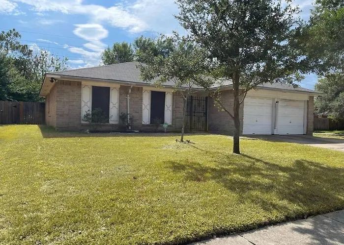 Cheerful & Comfy, Fireplace, Backyard, Parking