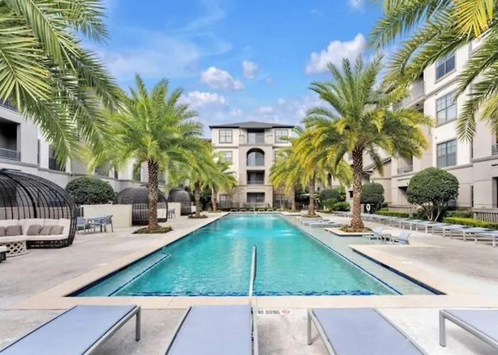 Your Warm Spacious Unit With Pool - Medical Center Houston