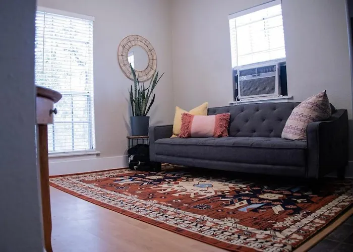 “Honeycrisp” Houston Apartment 1Br King