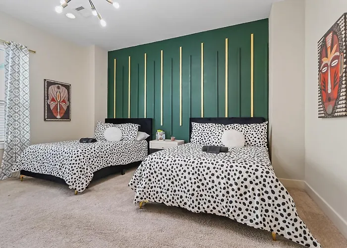Stay In Style - Mins To Downtown - 5 Beds With Balcony