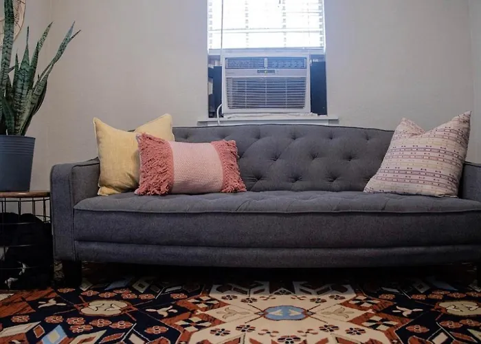 “Honeycrisp” Houston Apartment 1Br King