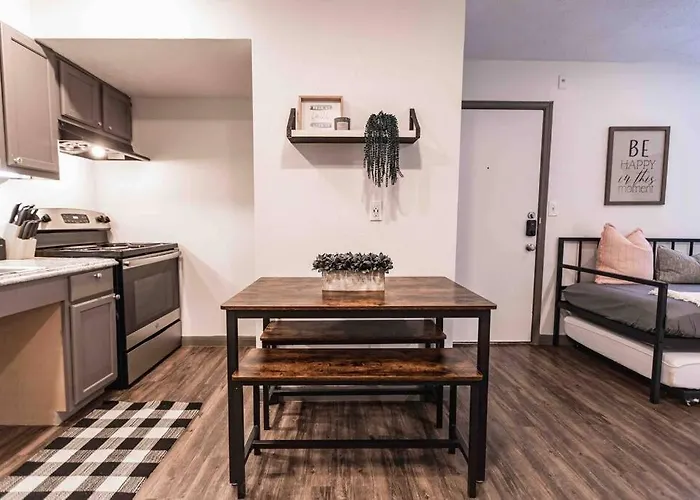 Ezstayking Bedkitchenpoolbasketballcourt Houston